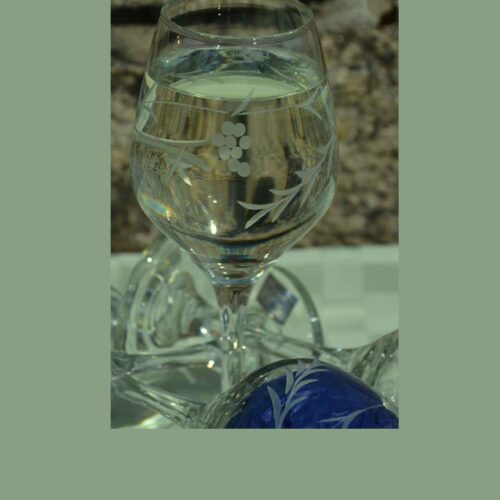 Duiske Glass Handcut Grape & Vine Set of 4 White Wine Glasses ( DGWW1) - Image 4